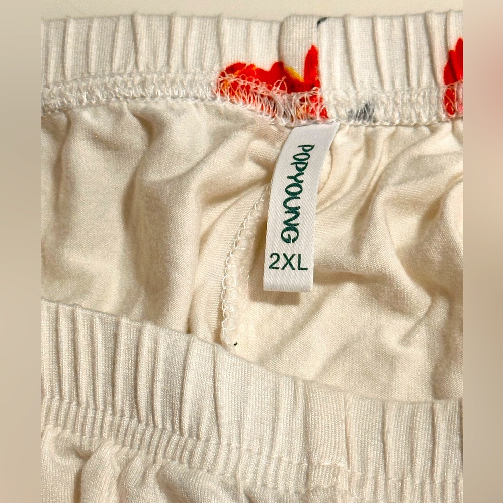 2 piece PJ or Lounge Set. Sleeveless top with elastic waist shorts. Size 2XL - Picture 6 of 7